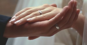 amazing-wedding-ring-hand2